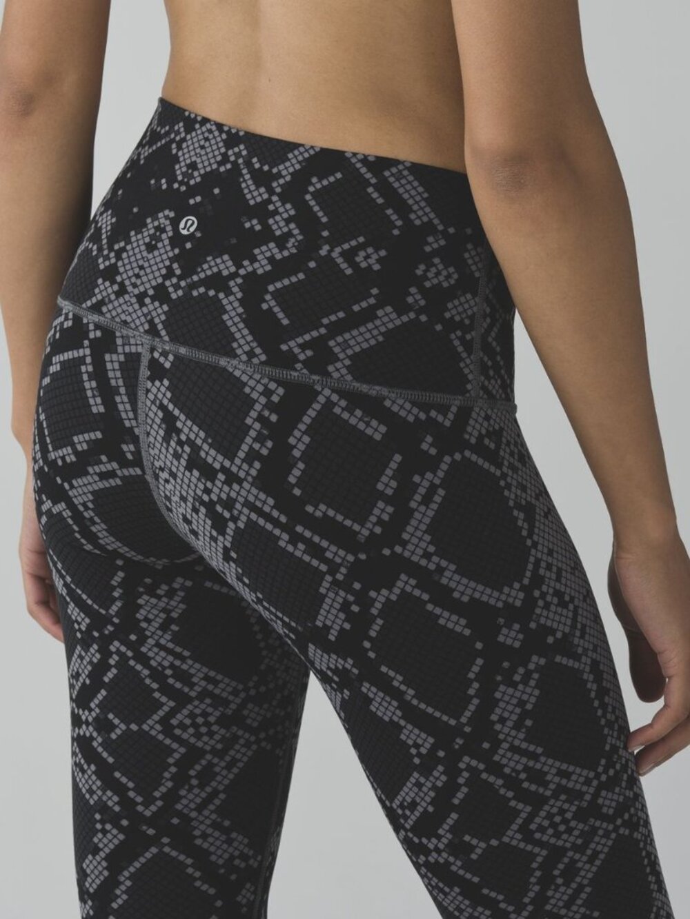 Lululemon - Wunder Under HR Crop 21" Luon - Size 6 - Ziggy Snake Grey - VGUC - Picture 3 of 7